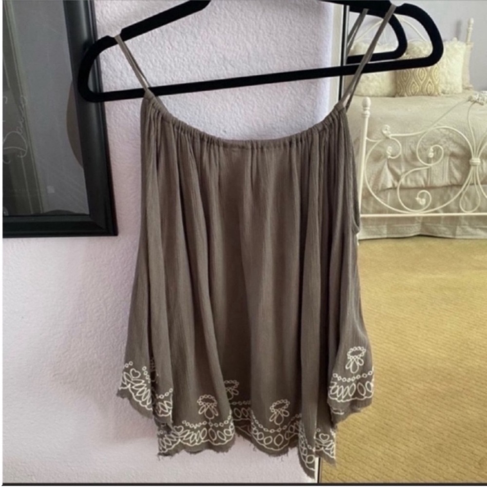 Brand New Women’s Brown Sadie and Sage Cold Shoulder Boho Top Size Small - Picture 4 of 5